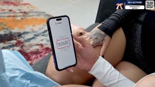 Video MI AMIGA SARA BLONDE ME HACE UN MASAJE MUY CALIENTE ANTES DE ...-1