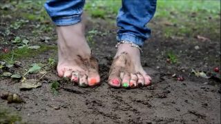 Online Fetish video Barefoot Urban Girls - RED-X barefoot in mud and icy water-3