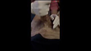 Una dottoressa MILF con guanti sterili ripara un pene. Video completo su Onlyfans.-2