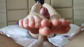 Oksifootjob - Footjob From A Beautiful Girl On The Bed-3