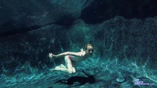 SexUnderwater e1083 Kristy May UW Model Training (mp4)-6