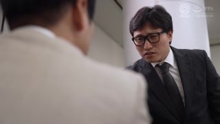 Reverse NTR The ultimate office affair where a junior keeps (Squirt) Remu Suzumori-4