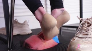 Stella Elle Smell My Feet Under The Desk Xbrats Bratty Foot Girls (Feet porn)-1