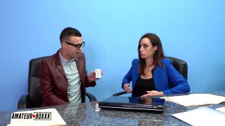 Video Jaimie Vine  Office WORKER Builds Micro CHIP To CONTROL BOSS ...-1