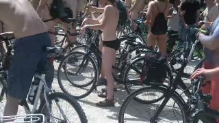 The_Bristol_2015_Naked_Bike_Ride-5