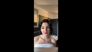 Brunette Girls Porn Laurine - Bathtub Solo Fun-8