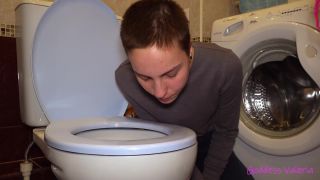 Goddess Valeria - Toilet paper for losers! LOL 4K-2