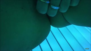 adult clip 29 Theresina - Public wichsen im Solarium  - theresina - german porn amateur orgasm-5