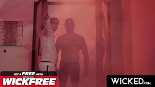 Kylie Rocket,Lexington Steele,Michael Vegas,Seth Gamble,Vanna Bardot,Violet Starr - Wicked - Redhead Sexbot Gets Fucked Hard By Mandroid Dick-2