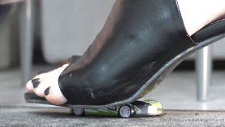 Italian Girlfriend aka italiangirlfriend - 07-14-2022 OnlyFans Video - My black sabot can manage very well these tin toy cars video fetish Italian Girlfriend-5