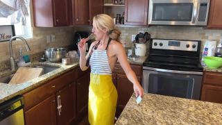 ErikaSwingz - Fucked Myself with a Spatula After Bakin - Food masturbation-0