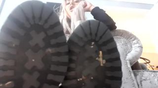Miss Laura - mistresslaura11 () Mistresslaura - stream started at am 02-10-2019-3