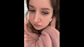 Fetish Kinz Teases Her Pussy to Squirting Climax in  OnlyFans Video Hoesluvkinz, Leaks-6