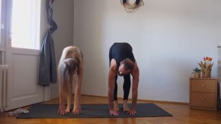 Workout Yoga Exercise Together For The First Time-0