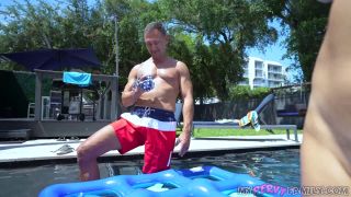 Stepdaddy's Forbidden Lust: Teen Shaved Family Fantasies 202-1