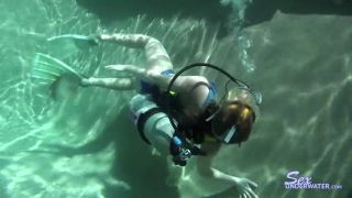 SexUnderwater e0858 Leah Wilde FFM Solo (mp4)-0