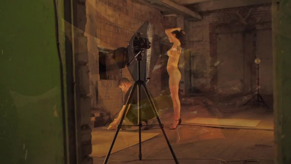 Nude Model Sensation Naked-Video