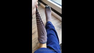 Lou In Heels () Louinheels - a hard days grafting and i have achey feet someone massage them please they require you 17-05-2021-1