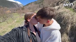 Yaetriplex - Perdida en la Montaña con Marco Maxxx! Nada mas RICO que su semen congelado!-3