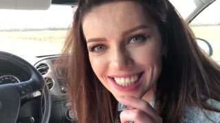 [Amateur] She gave her first blowjob in car -4