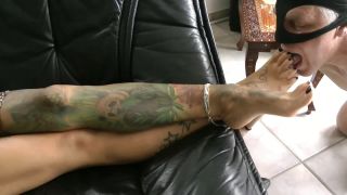 Lady Nisha – Take Care Of My Sweaty Feet [Foot Worship]-7