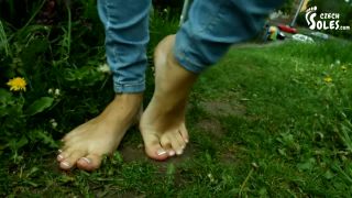 Czech SolesWalking Barefoot And Getting Her Sexy Soles Very Dirty¡ (Dirty Feet, Long Toes, Tiny Tina Feet) - 1080p-1