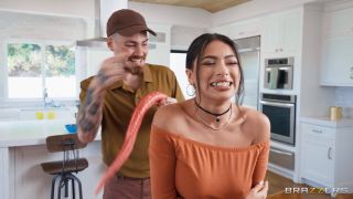 Reyna belle - delivering the good, the bad & the ugly - Latina-1