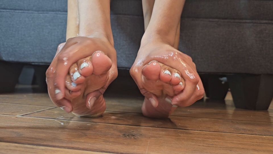 [K2S.CLUB] Ballbusting Bianca - Dominabianca - Oily Feet ASMR - FullHD 1080P