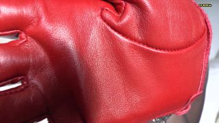 [K2S.CLUB] Lady_Victoria_Valente - Intensives Schn?ffeln an Meinen Roten Lederhandschuhen - FullHD 1080P-2