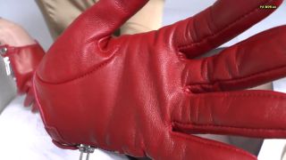 [K2S.CLUB] Lady_Victoria_Valente - Intensives Schn?ffeln an Meinen Roten Lederhandschuhen - FullHD 1080P-4