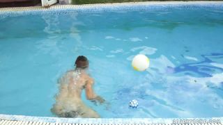 7173 Nanney - Where are my trunks-5