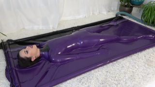 Online Encased in Latex – Roxy – VacBed - latex-5