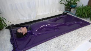 Online Encased in Latex – Roxy – VacBed - latex-7