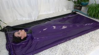 Online Encased in Latex – Roxy – VacBed - latex-8