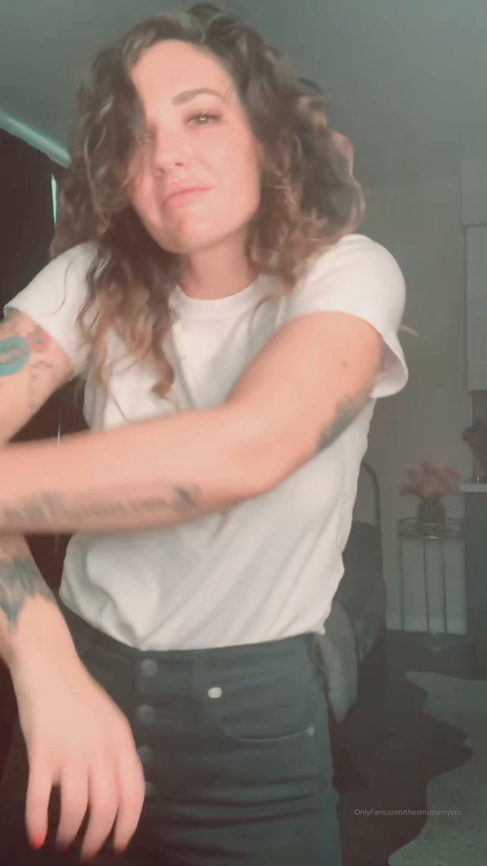 giaisabellaxx H265 2020-01-30 rand new black jeans, white shirt, house music &amp; braless dancing