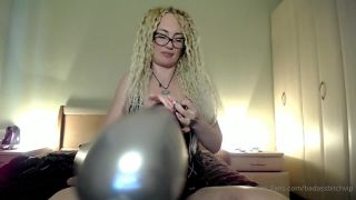 Badassbitchvip - blow balloon and pop with my long fingernails 10-06-2021-7