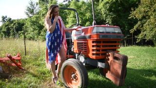 M@nyV1ds - Jessie_Reines - I Love My Tractor-0