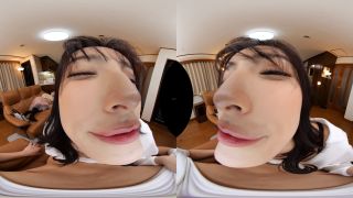 URVRSP-351 【8KVR】耳元への蠱惑的囁きで友人の旦那にカラダだけの関係を迫る密着相互NTR かなさん-8