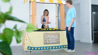  Milf [MomWantsCreampie] Sweet Sophia – Squeezing Stepmoms Lemons Sweet Sophia-1