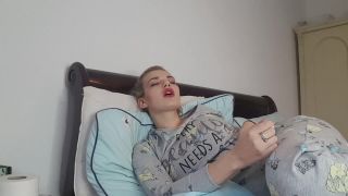 online video 40 Bad Dolly – Smoking a Joint in Bed | joi | big ass porn fetish master-8