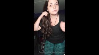 Kelle Martina Kellemartina - i love it when i hair looks cute it takes a lot of work so i always preen about it 04-02-2021-0