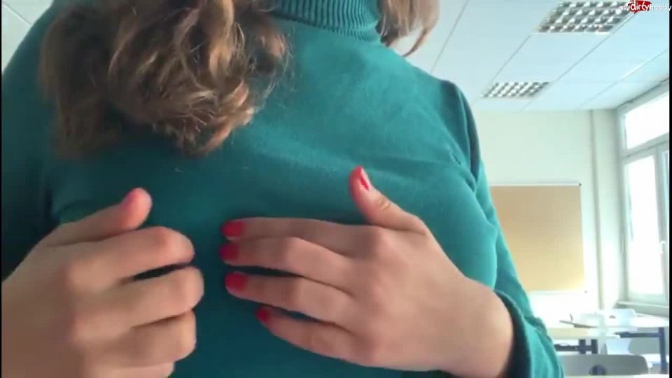 Mary2001 – Mein erstews Video – Vorstellung und direkt auf der Uni,  on milf porn 