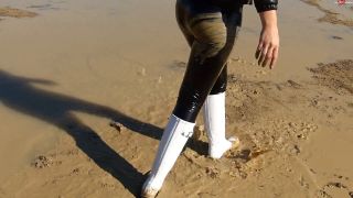 [K2S.CLUB] Shinylady2015 - Die geilen noch fast neuen Gummistiefel total eingesaut. Inkl. meg... - FullHD 1080P-0