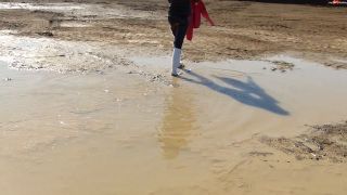 [K2S.CLUB] Shinylady2015 - Die geilen noch fast neuen Gummistiefel total eingesaut. Inkl. meg... - FullHD 1080P-2
