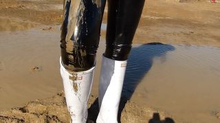 [K2S.CLUB] Shinylady2015 - Die geilen noch fast neuen Gummistiefel total eingesaut. Inkl. meg... - FullHD 1080P-6