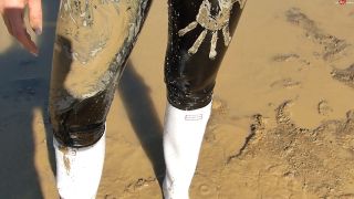 [K2S.CLUB] Shinylady2015 - Die geilen noch fast neuen Gummistiefel total eingesaut. Inkl. meg... - FullHD 1080P-8
