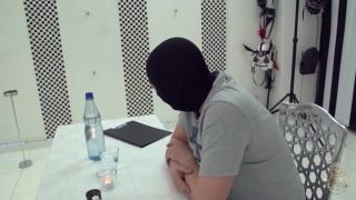 Kates Palace 120221 Willkommen im Restaurant zum braunen GlО©╫ck 01 (mp4)-1