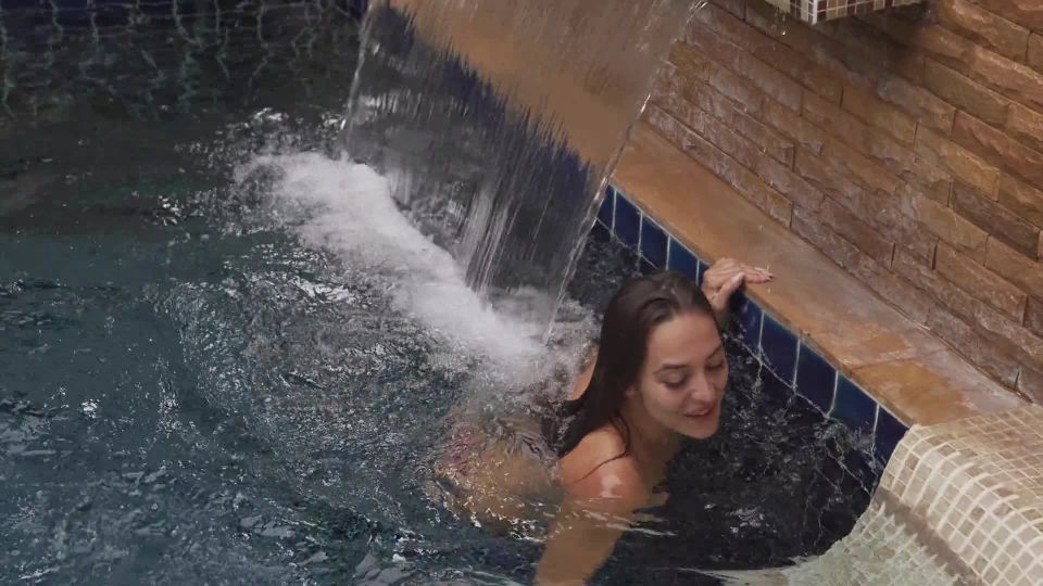 Dominika c in thailand relax in the pool  - -)   private video