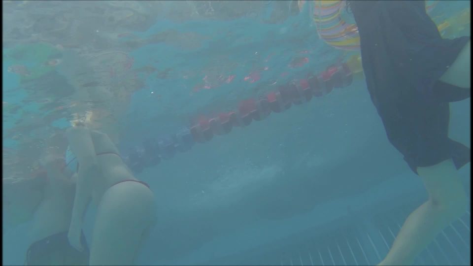 Porn tube Online Tube Voyeur Underwater swimsuit tracking - voyeur