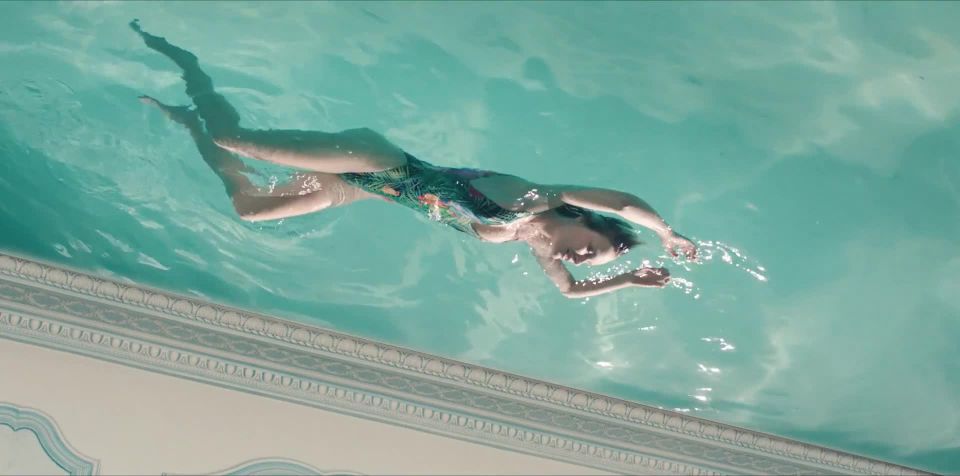 Camille Razat, etc - De l&#039;eau dans les yeux (2017) HD 1080p - (Celebrity porn)